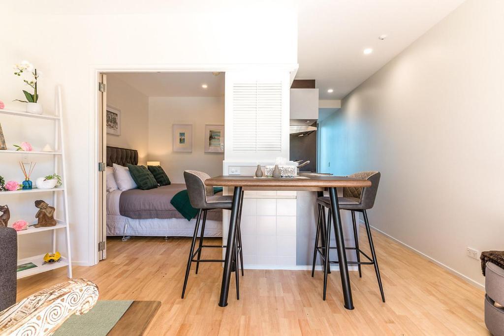 Oneroa Bay Villa Waiheke ภายนอก รูปภาพ